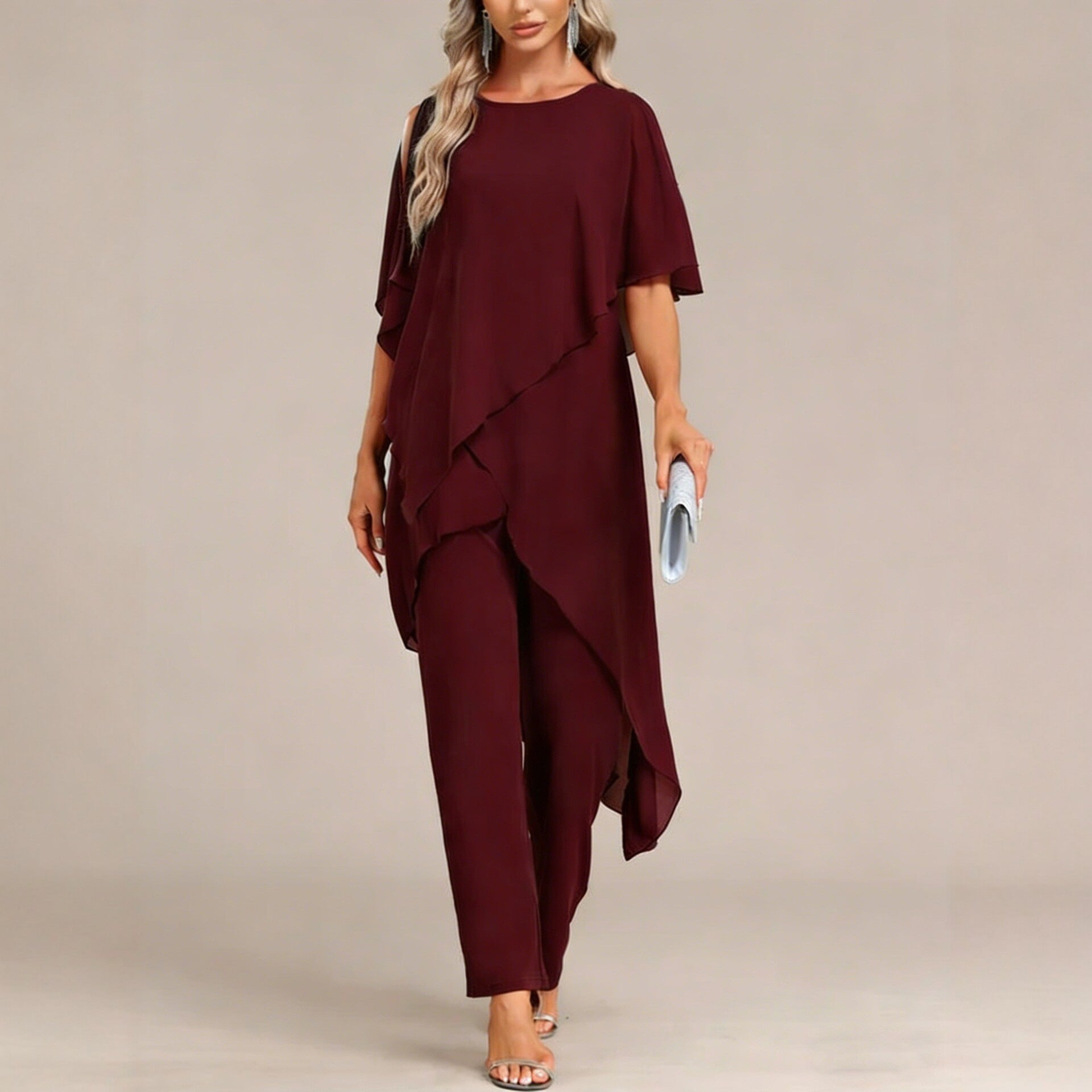 Ensemble deux pièces pour femme : haut asymétrique à épaules dénudées et pantalon Maison Taw'am