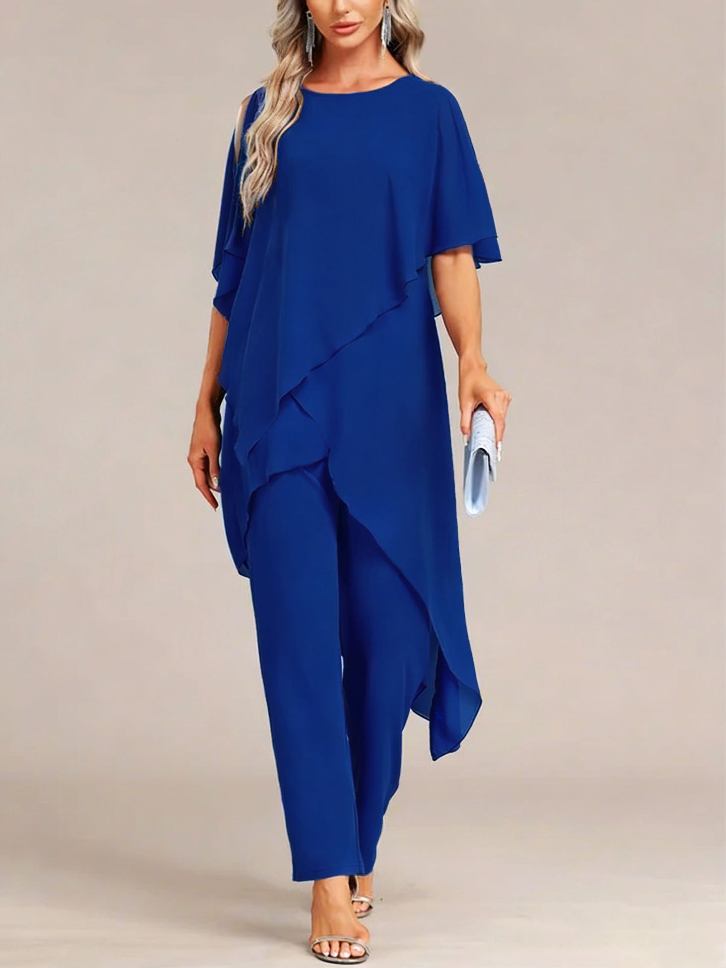 Ensemble deux pièces pour femme : haut asymétrique à épaules dénudées et pantalon Maison Taw'am