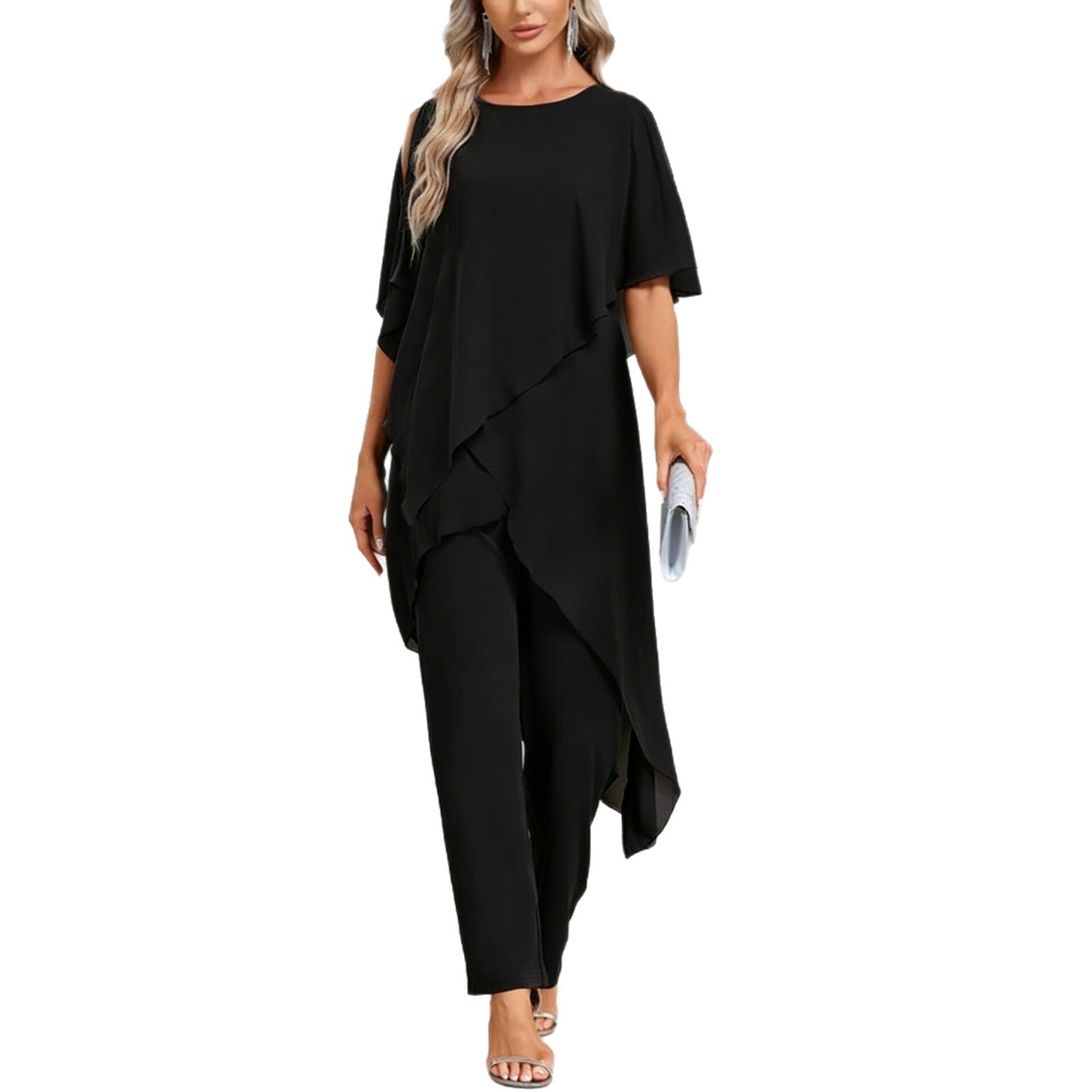 Ensemble deux pièces pour femme : haut asymétrique à épaules dénudées et pantalon Maison Taw'am