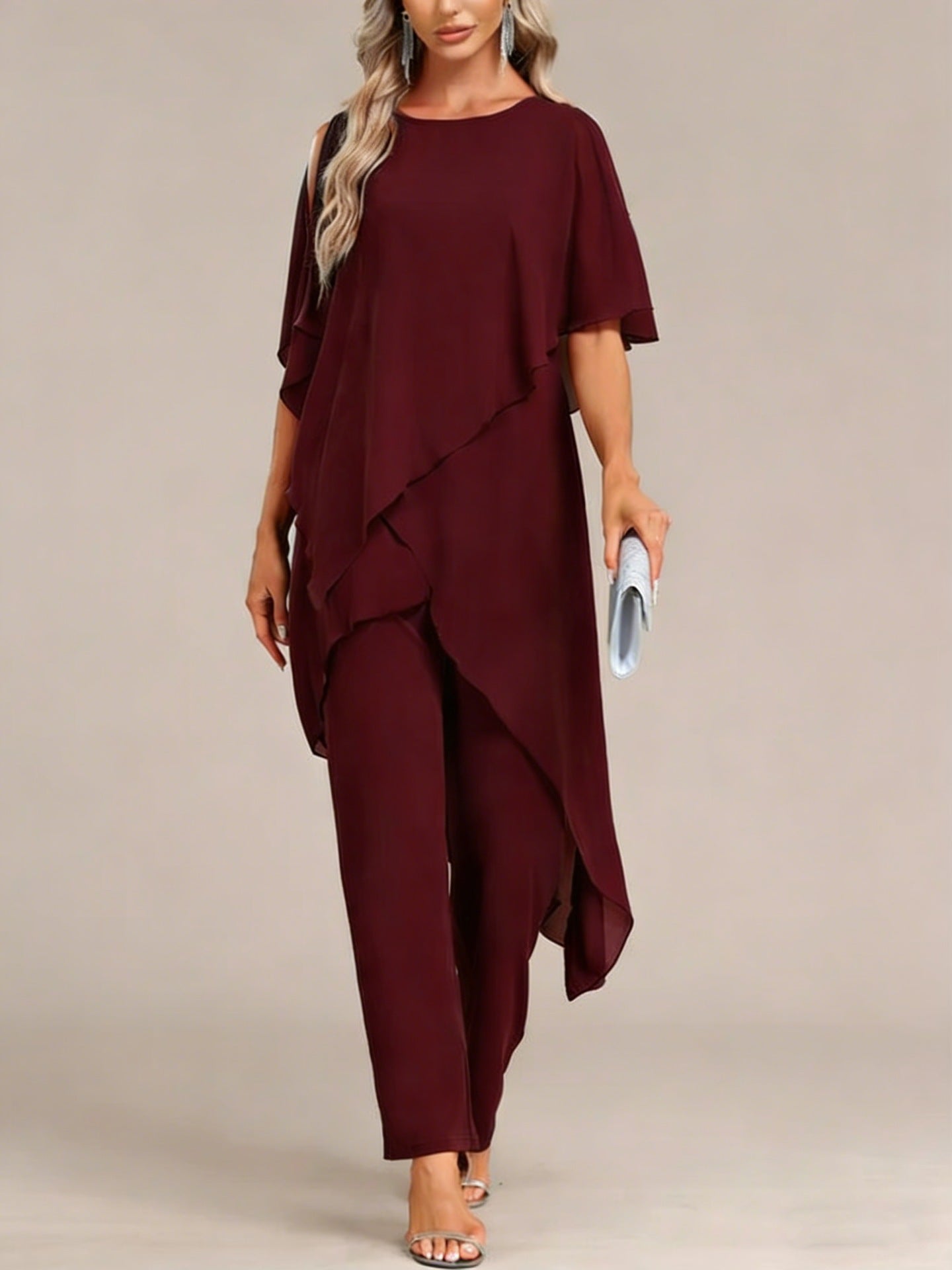 Ensemble deux pièces pour femme : haut asymétrique à épaules dénudées et pantalon Maison Taw'am