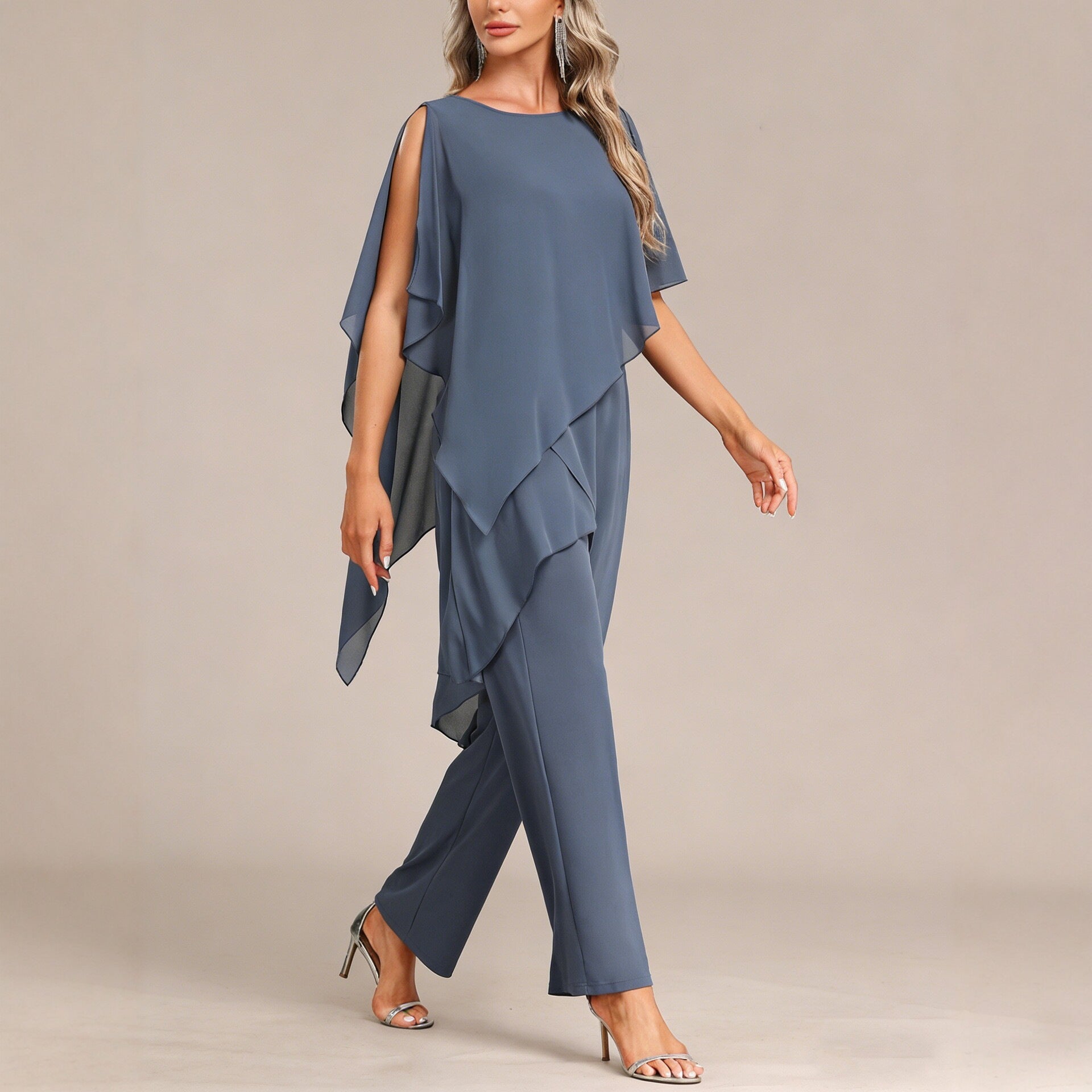 Ensemble deux pièces pour femme : haut asymétrique à épaules dénudées et pantalon Maison Taw'am