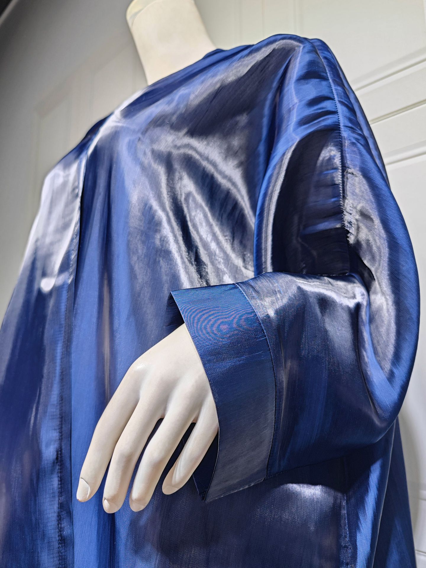 Abaya satin de soie brillante Maison Taw'am